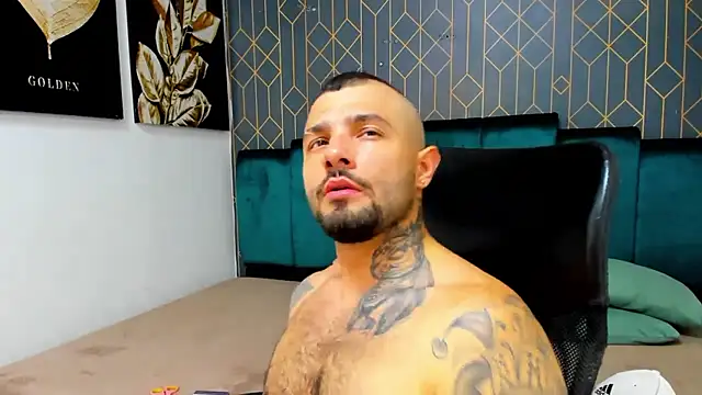 Snapshot of lucky_smith1 chatting on 12.15.25 lucky smith1 online show from 12.15.25