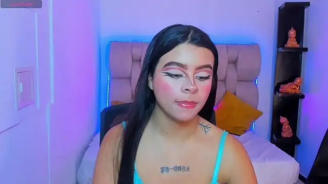 Snapshot of DakottaHilton chatting on 12.04.25 DakottaHilton online show from 12.04.25