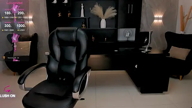 Snapshot of ChloeManson chatting on 12.11.24 ChloeManson online show from 12.11.24