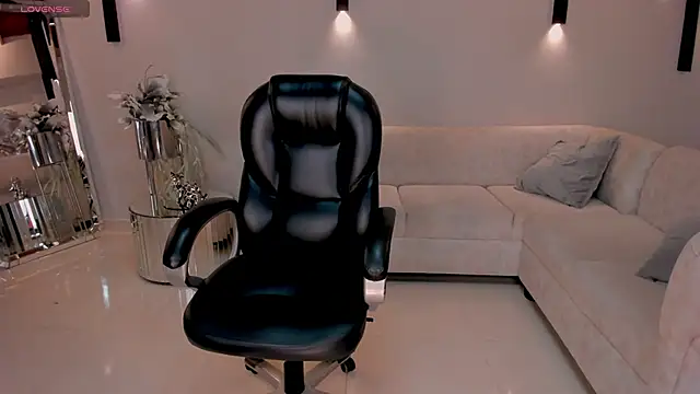 Snapshot of ChloeManson chatting on 02.13.25 ChloeManson online show from 02.13.25