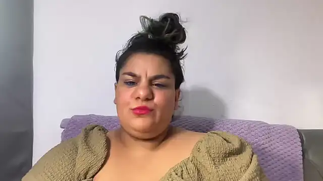 YoungCurvyLeah online show from 08.01.26