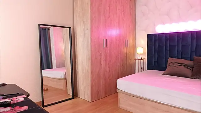 LucyFever online show from 01.08.26