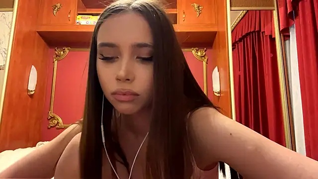 Snapshot of LauraMystiq chatting on 02.03.26 LauraMystiq online show from 02.03.26