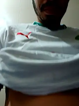 Snapshot of BR4v9andr chatting on 12.04.25 BR4v9andr online show from 12.04.25