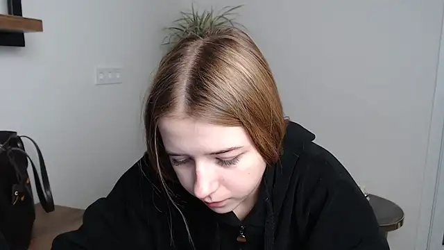 SweetBellaa  online show from 12.05.25