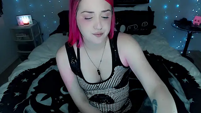 Snapshot of MaryMary_ chatting on 10.23.25 MaryMary online show from 10.23.25