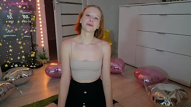 Snapshot of Lace_Thrill chatting on 05.06.26 Lace Thrill online show from 05.06.26