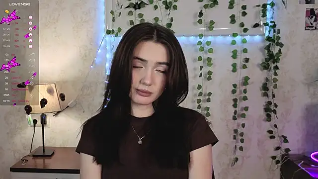 Snapshot of RenownedMister chatting on 12.04.25 RenownedMister online show from 12.04.25