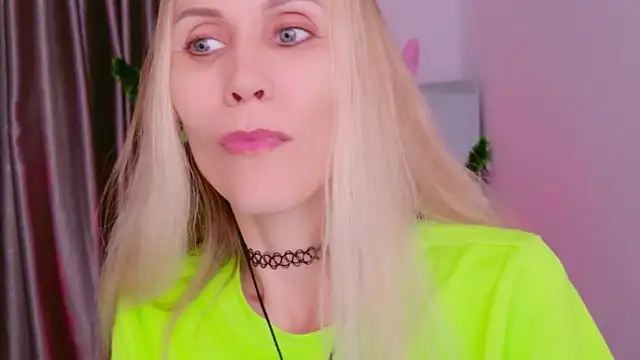 betty xoxoo online show from 12.15.25