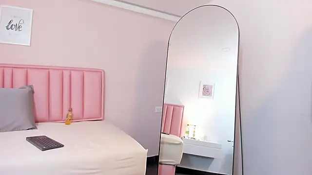 Snapshot of mariana_pregnant_ chatting on 12.05.25 mariana pregnant online show from 12.05.25