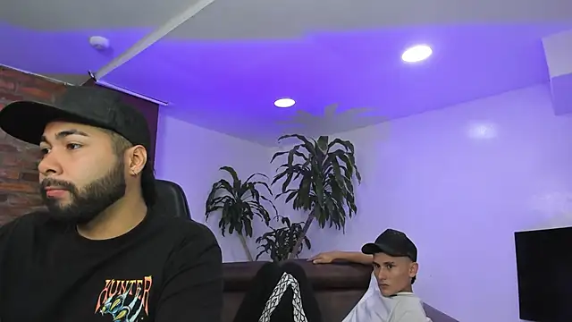 HotThreesoome online show from 12.14.25