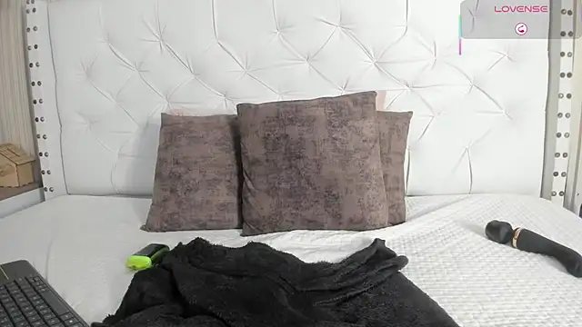 ariana  rosse online show from 02.05.26