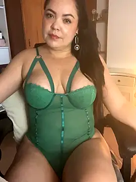 Snapshot of EmiHarrys chatting on 01.07.26 EmiHarrys online show from 01.07.26