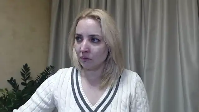 Snapshot of sweetpussy chatting on 02.08.25 sweetpussy online show from 02.08.25