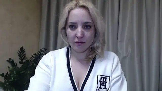 Snapshot of sweetpussy chatting on 02.13.25 sweetpussy online show from 02.13.25