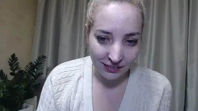 Snapshot of sweetpussy chatting on 02.15.25 sweetpussy online show from 02.15.25