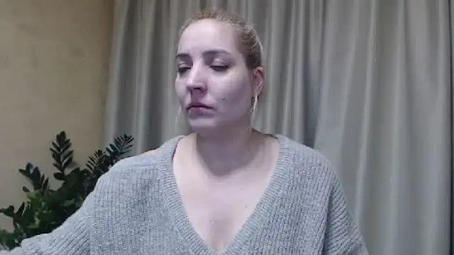 Snapshot of sweetpussy chatting on 02.16.25 sweetpussy online show from 02.16.25