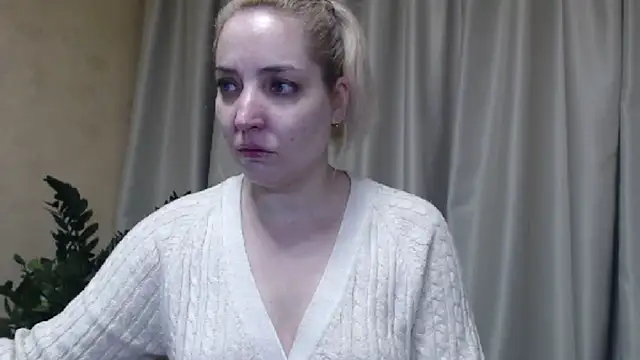 Snapshot of sweetpussy chatting on 02.21.25 sweetpussy online show from 02.21.25