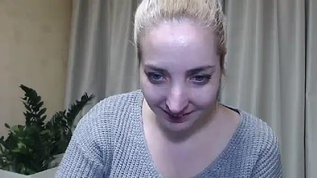 Snapshot of sweetpussy chatting on 02.22.25 sweetpussy online show from 02.22.25