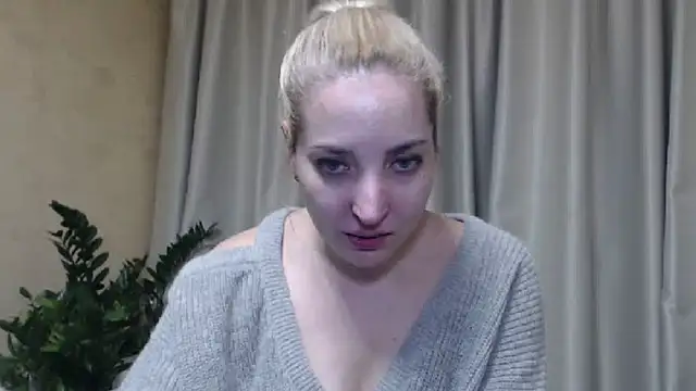 Snapshot of sweetpussy chatting on 03.01.25 sweetpussy online show from 03.01.25