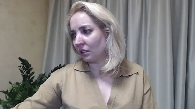 Snapshot of sweetpussy chatting on 03.09.25 sweetpussy online show from 03.09.25