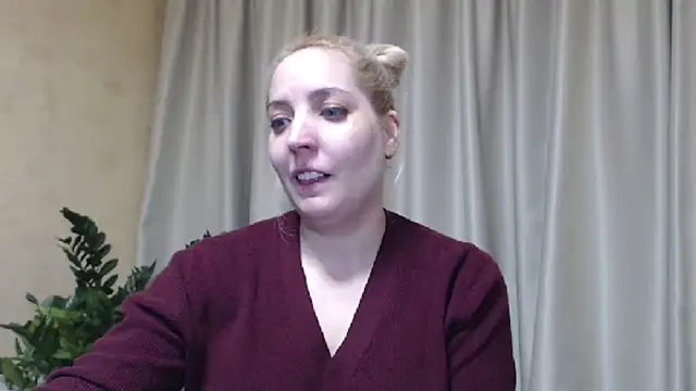 Snapshot of sweetpussy chatting on 03.11.25 sweetpussy online show from 03.11.25