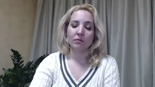 Snapshot of sweetpussy chatting on 03.13.25 sweetpussy online show from 03.13.25