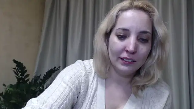 Snapshot of sweetpussy chatting on 03.15.25 sweetpussy online show from 03.15.25