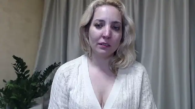 Snapshot of sweetpussy chatting on 03.15.25 sweetpussy online show from 03.15.25