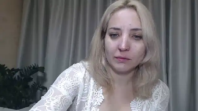 Snapshot of sweetpussy chatting on 09.15.25 sweetpussy online show from 09.15.25