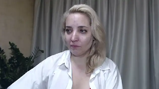 Snapshot of sweetpussy chatting on 10.09.25 sweetpussy online show from 10.09.25