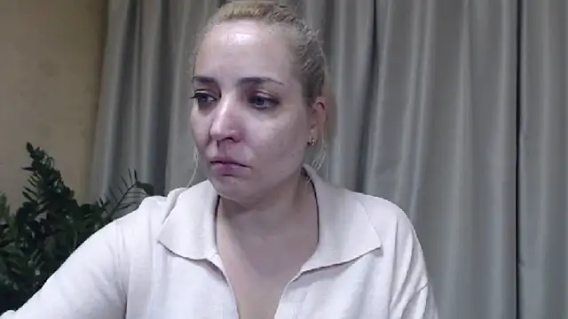 Snapshot of sweetpussy chatting on 10.29.25 sweetpussy online show from 10.29.25