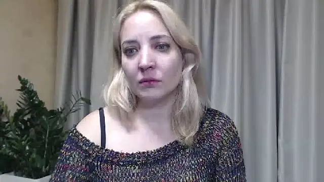 Snapshot of sweetpussy chatting on 10.30.25 sweetpussy online show from 10.30.25