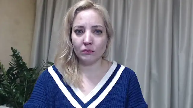 Snapshot of sweetpussy chatting on 11.06.25 sweetpussy online show from 11.06.25