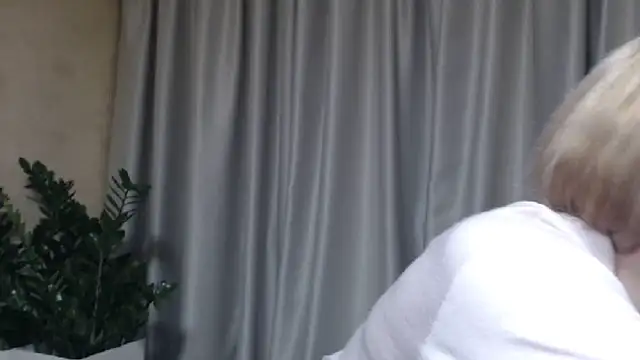 Snapshot of sweetpussy chatting on 11.07.25 sweetpussy online show from 11.07.25