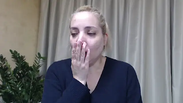 Snapshot of sweetpussy chatting on 11.09.25 sweetpussy online show from 11.09.25