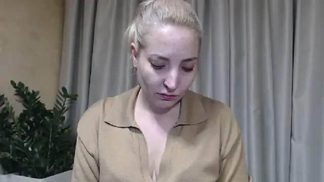 Snapshot of sweetpussy chatting on 11.20.25 sweetpussy online show from 11.20.25