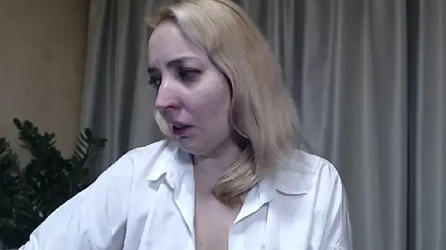 Snapshot of sweetpussy chatting on 11.23.25 sweetpussy online show from 11.23.25