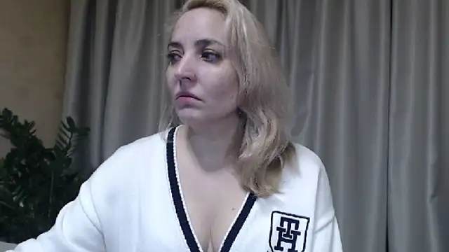 Snapshot of sweetpussy chatting on 11.27.25 sweetpussy online show from 11.27.25