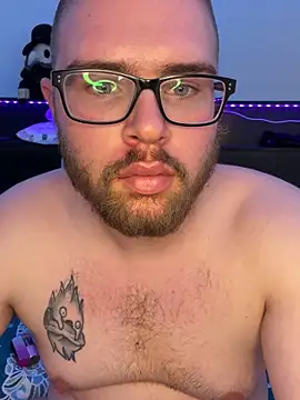 Snapshot of Comfortable-bite chatting on 12.04.25 Comfortable-bite online show from 12.04.25