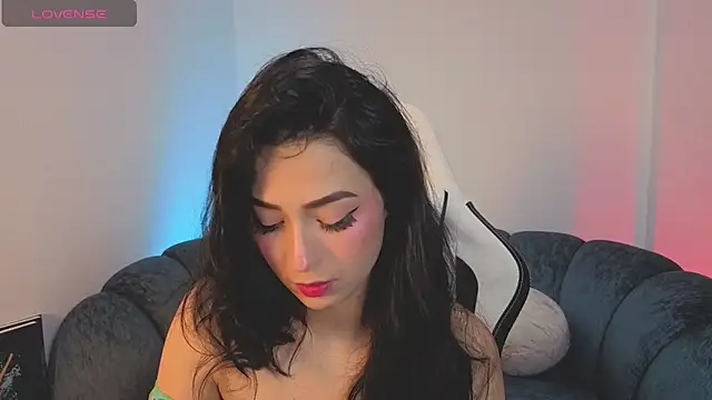 Snapshot of Madison_Cortes chatting on 12.04.25 Madison Cortes online show from 12.04.25