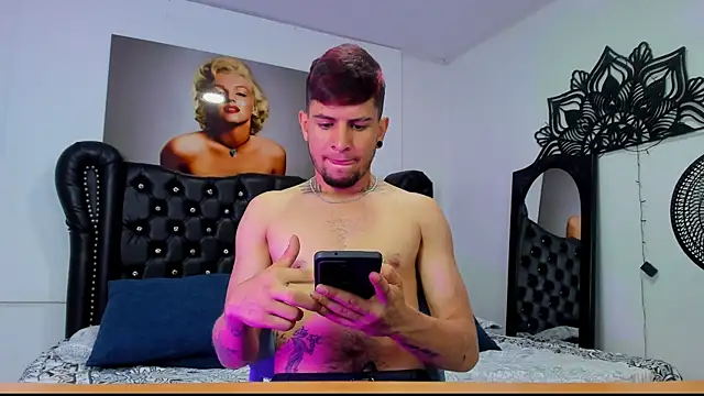 Snapshot of vaalentiino chatting on 12.05.25 vaalentiino online show from 12.05.25