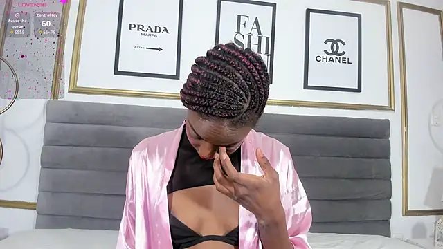 Snapshot of Ririblonde1 chatting on 12.21.25 Ririblonde1 online show from 12.21.25