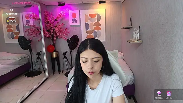 Snapshot of Emily_osman chatting on 02.19.26 Emily osman online show from 02.19.26