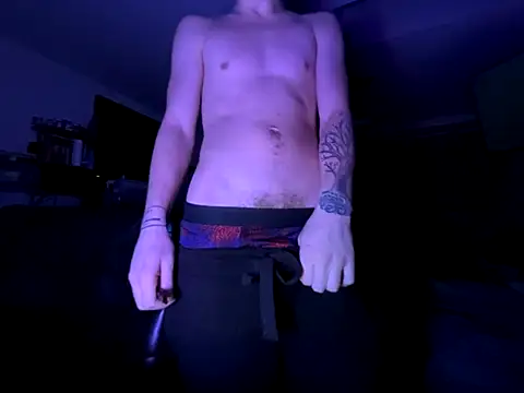 Snapshot of SoWhatNoww chatting on 12.04.25 SoWhatNoww online show from 12.04.25