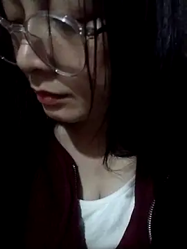 Snapshot of Paerl-sweet chatting on 12.18.25 Paerl-sweet online show from 12.18.25