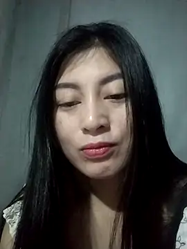 Snapshot of Paerl-sweet chatting on 12.20.25 Paerl-sweet online show from 12.20.25