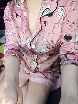 Snapshot of Alone_nothing chatting on 12.20.25 Alone nothing online show from 12.20.25