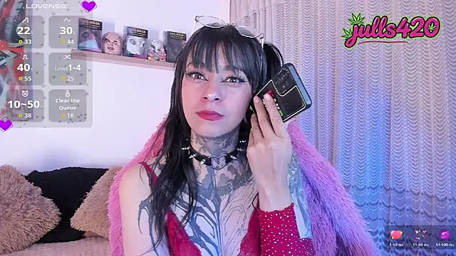 Snapshot of Julls420_ chatting on 05.12.26 Julls420 online show from 05.12.26