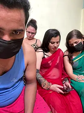 Snapshot of STARGROUPNEXT chatting on 12.05.25 STARGROUPNEXT online show from 12.05.25